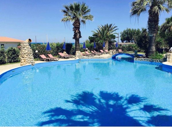 casa indipendente in vendita a Campofelice di Roccella