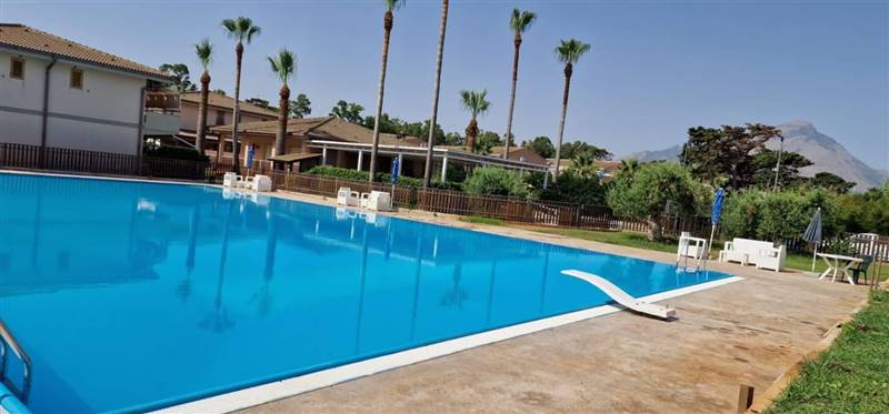 casa indipendente in vendita a Campofelice di Roccella