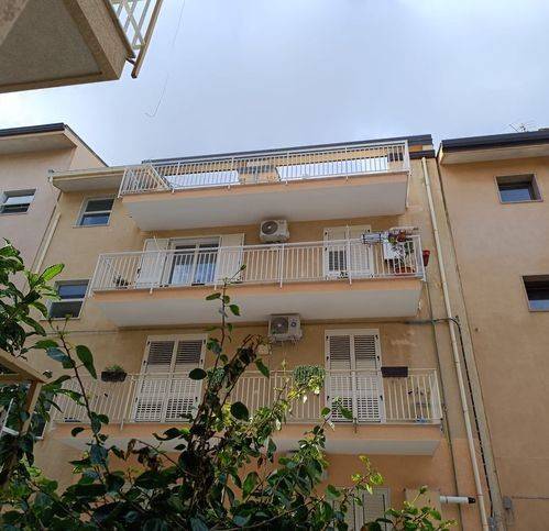 appartamento in vendita a Campofelice di Roccella