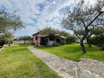 casa indipendente in vendita a Campofelice di Roccella