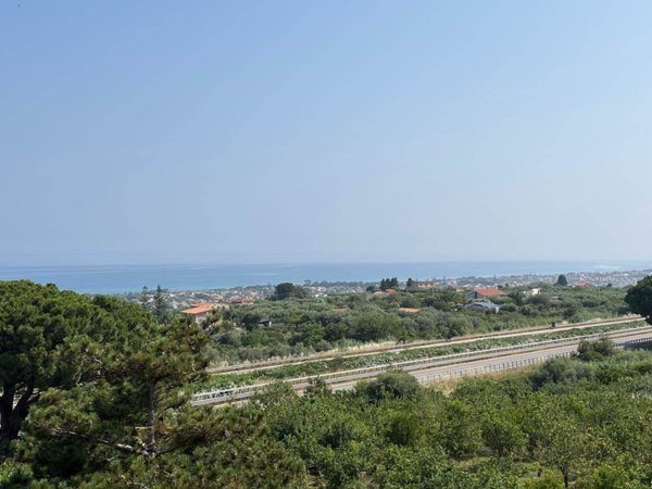 casa indipendente in vendita a Campofelice di Roccella