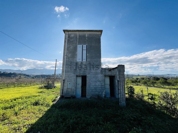 appartamento in vendita a Campofelice di Roccella