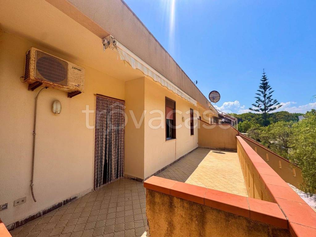 appartamento in vendita a Campofelice di Roccella