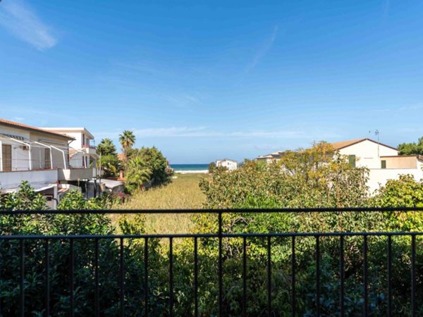 appartamento in vendita a Campofelice di Roccella