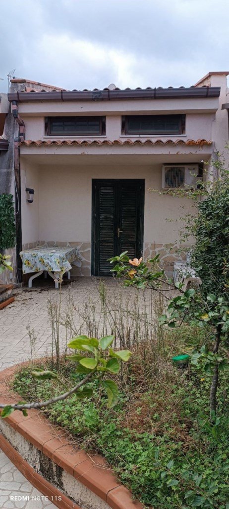 casa indipendente in vendita a Campofelice di Roccella