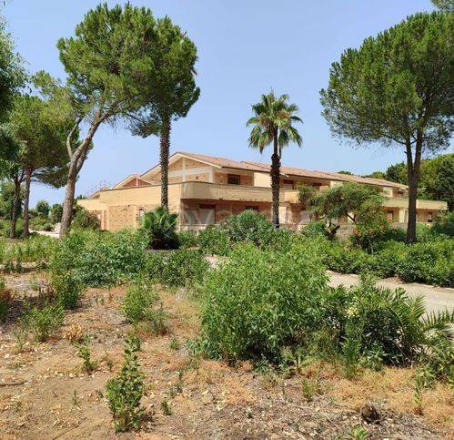 casa indipendente in vendita a Campofelice di Roccella