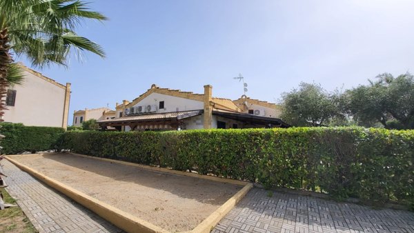 casa indipendente in vendita a Campofelice di Roccella