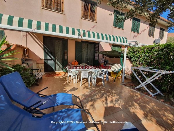 casa indipendente in vendita a Campofelice di Roccella