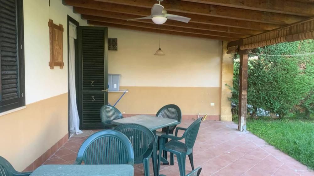 casa indipendente in vendita a Campofelice di Roccella