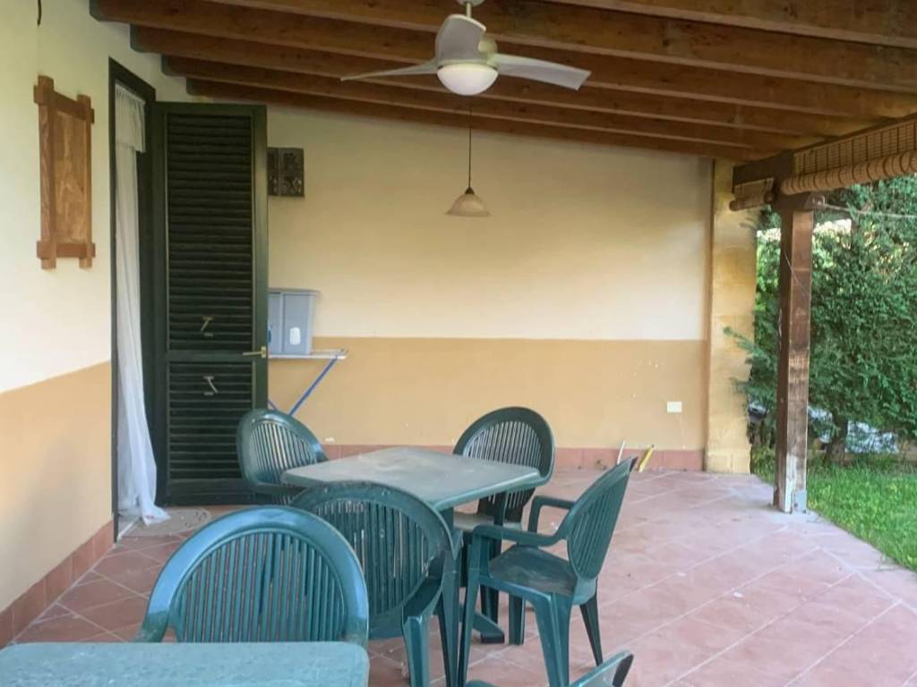 casa indipendente in vendita a Campofelice di Roccella