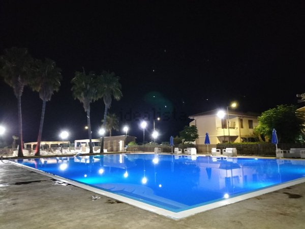 casa indipendente in vendita a Campofelice di Roccella