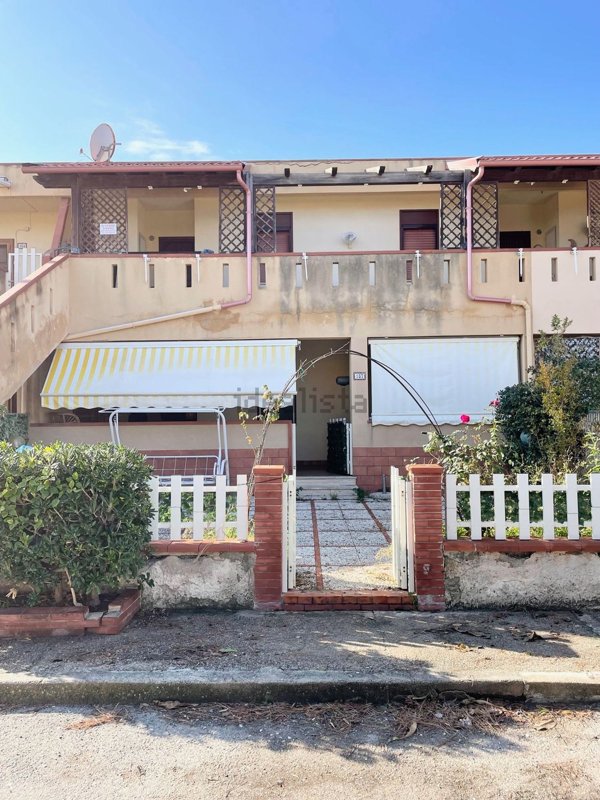 appartamento in vendita a Campofelice di Roccella