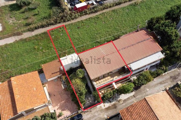 casa indipendente in vendita a Campofelice di Roccella