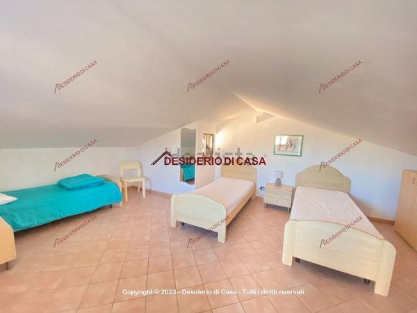 casa indipendente in vendita a Campofelice di Roccella