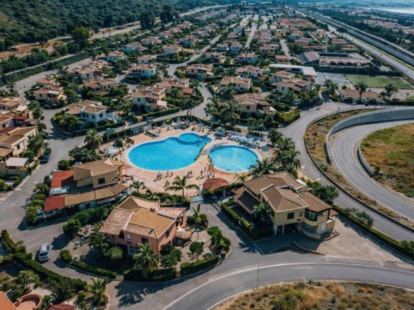 casa indipendente in vendita a Campofelice di Roccella