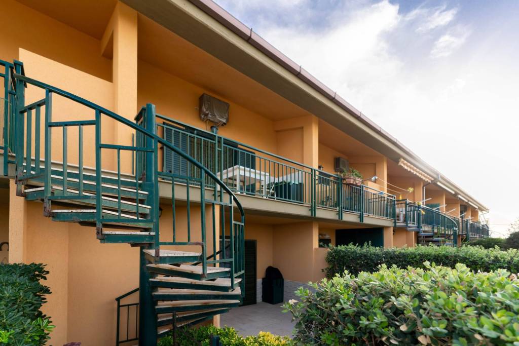 appartamento in vendita a Campofelice di Roccella