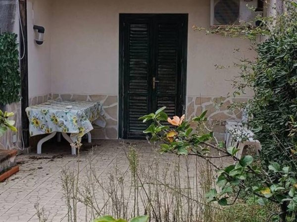 casa indipendente in vendita a Campofelice di Roccella