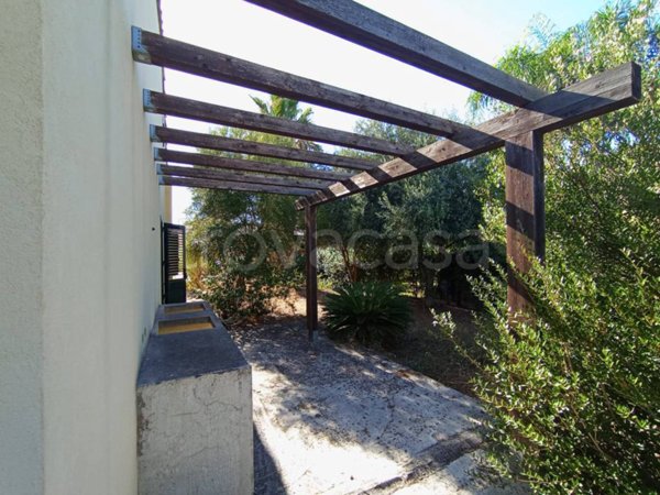 casa indipendente in vendita a Campofelice di Roccella
