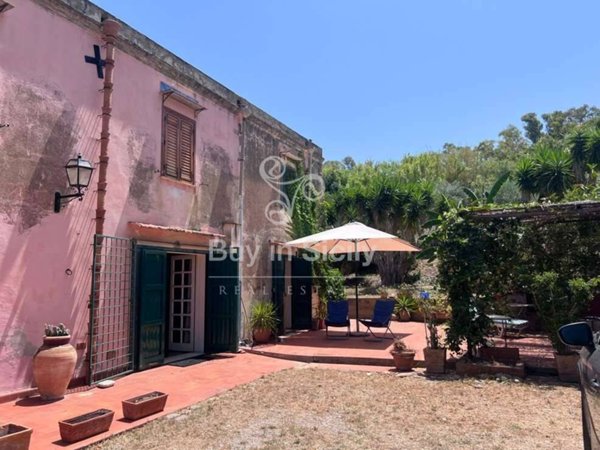 casa indipendente in vendita a Campofelice di Roccella