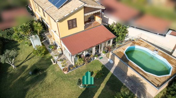 casa indipendente in vendita a Campofelice di Roccella