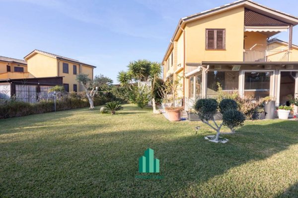 appartamento in vendita a Campofelice di Roccella