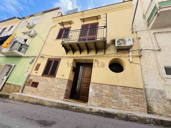 casa indipendente in vendita a Campofelice di Roccella