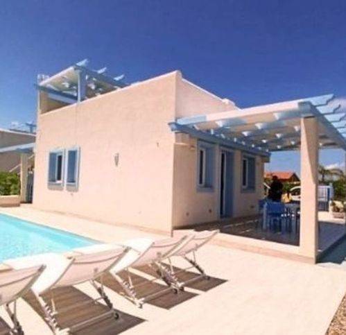 casa indipendente in vendita a Campofelice di Roccella