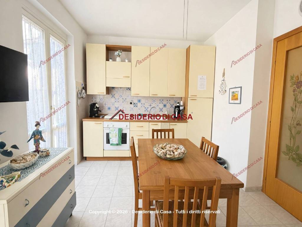 casa indipendente in vendita a Campofelice di Roccella