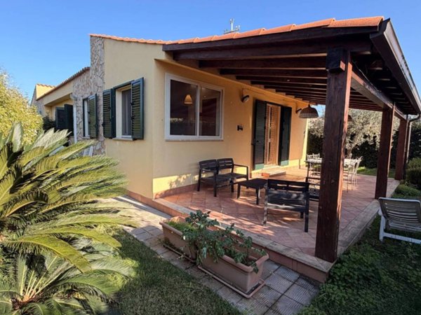 casa indipendente in vendita a Campofelice di Roccella