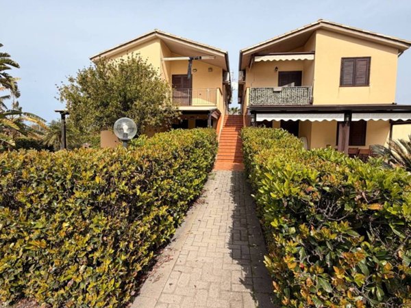 casa indipendente in vendita a Campofelice di Roccella