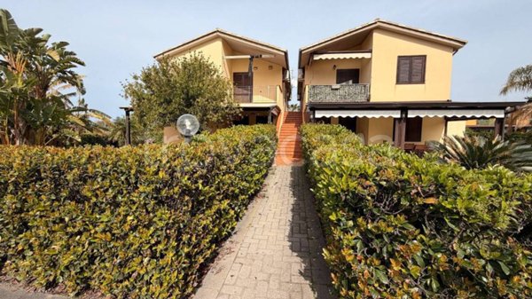 appartamento in vendita a Campofelice di Roccella