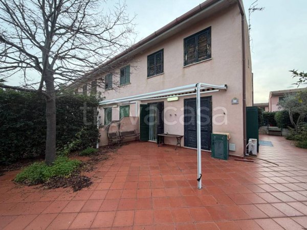 appartamento in vendita a Campofelice di Roccella