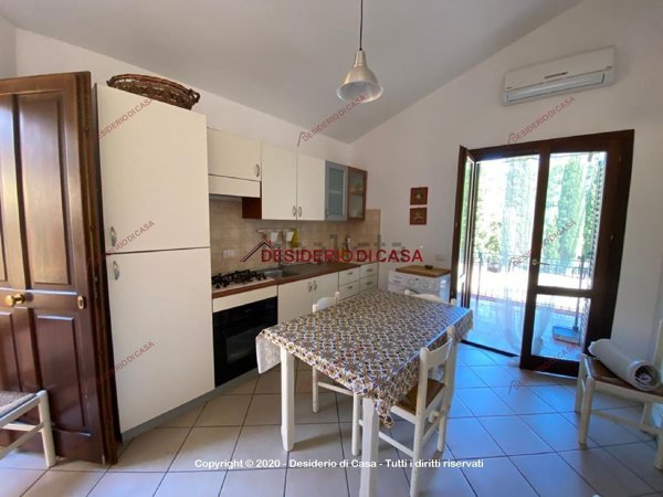 appartamento in vendita a Campofelice di Roccella