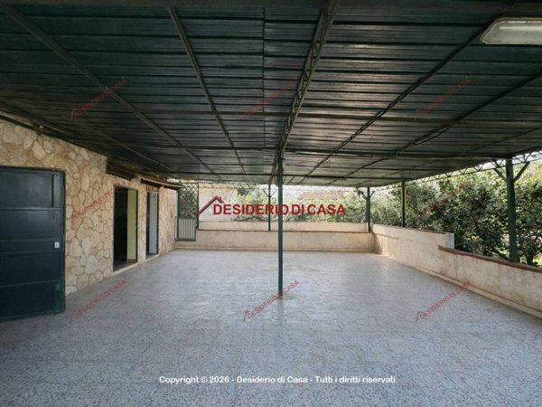 casa indipendente in vendita a Campofelice di Roccella