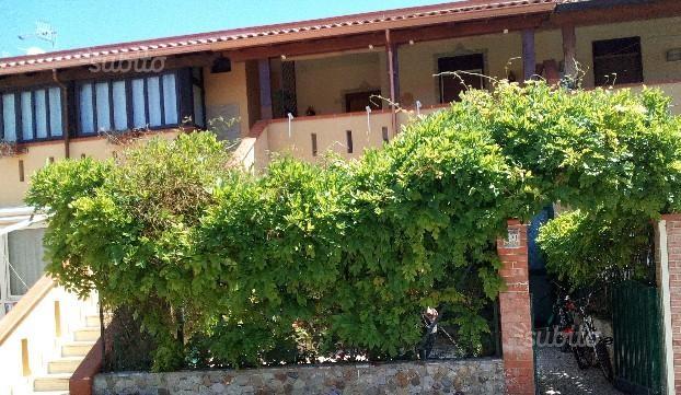 casa indipendente in vendita a Campofelice di Roccella