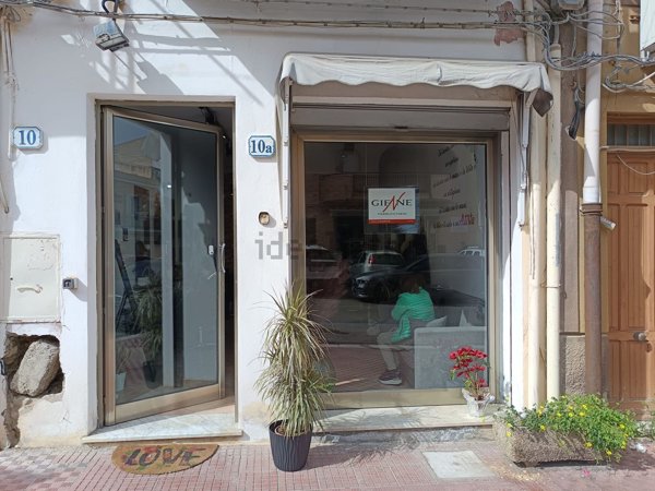 locale commerciale in vendita a Campofelice di Roccella