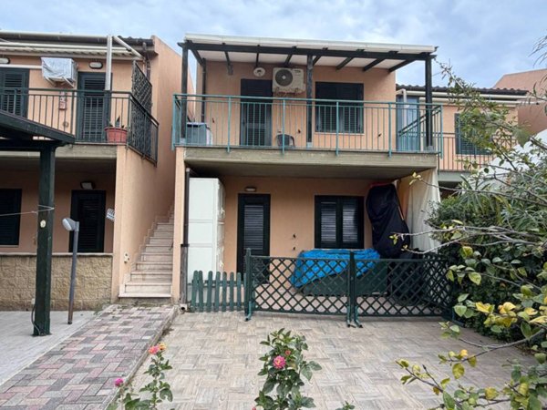 casa indipendente in vendita a Campofelice di Roccella