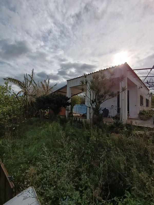 casa indipendente in vendita a Campofelice di Roccella
