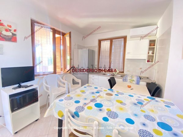 casa indipendente in vendita a Campofelice di Roccella