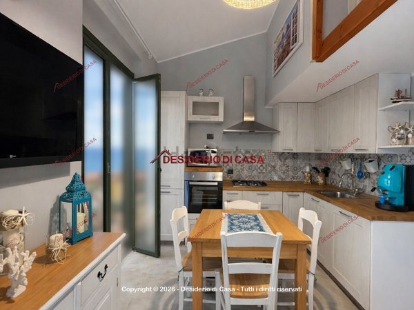 casa indipendente in vendita a Campofelice di Roccella