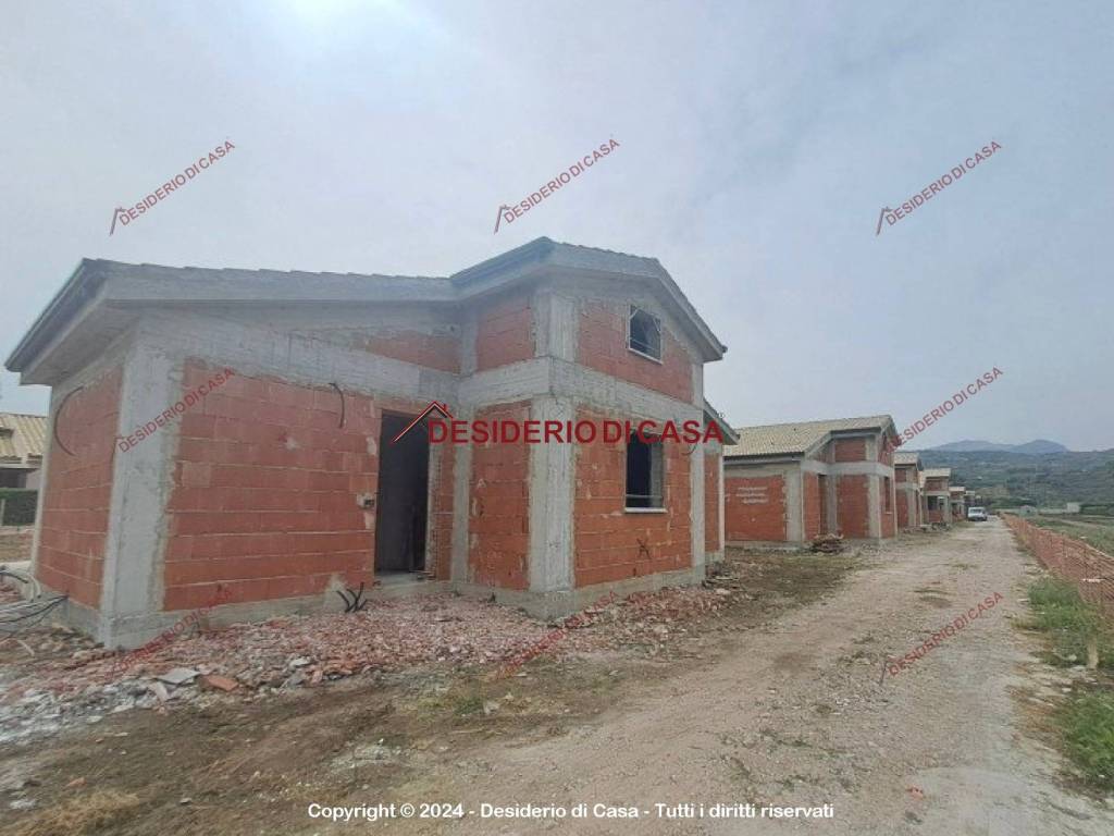 casa indipendente in vendita a Campofelice di Roccella