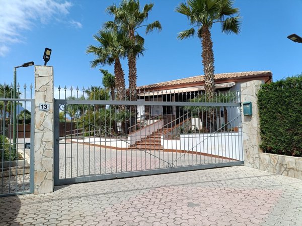 casa indipendente in vendita a Campofelice di Roccella