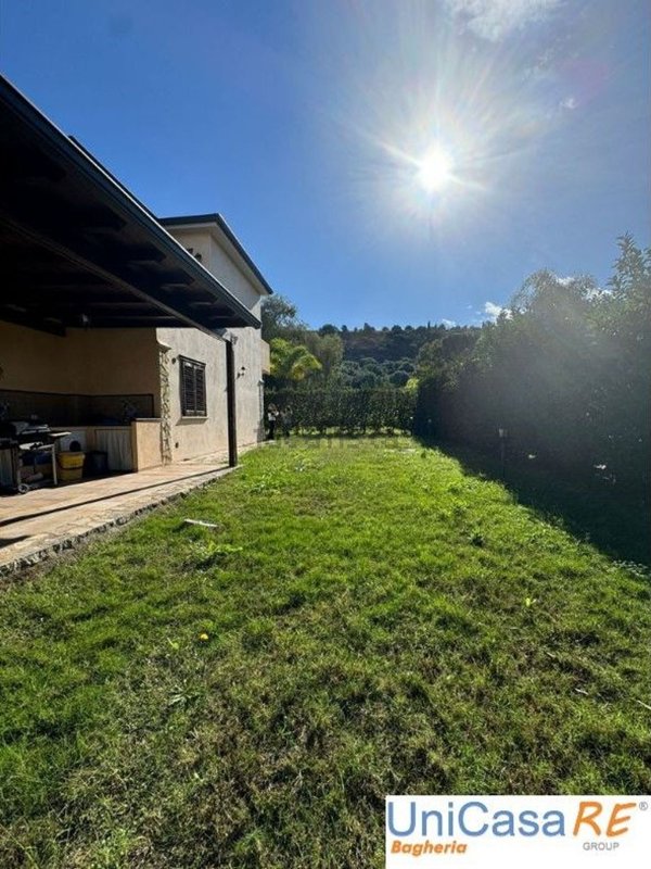 casa indipendente in vendita a Campofelice di Roccella