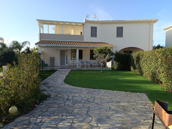 casa indipendente in vendita a Campofelice di Roccella