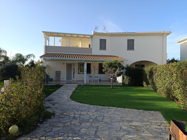 casa indipendente in vendita a Campofelice di Roccella