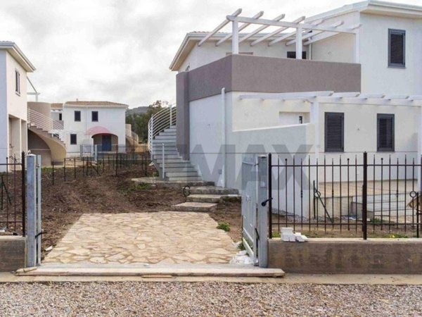 appartamento in vendita a Campofelice di Roccella