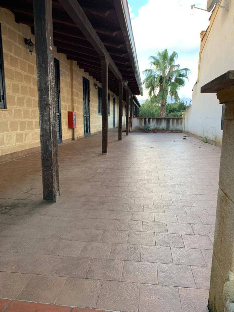 appartamento in vendita a Campofelice di Roccella