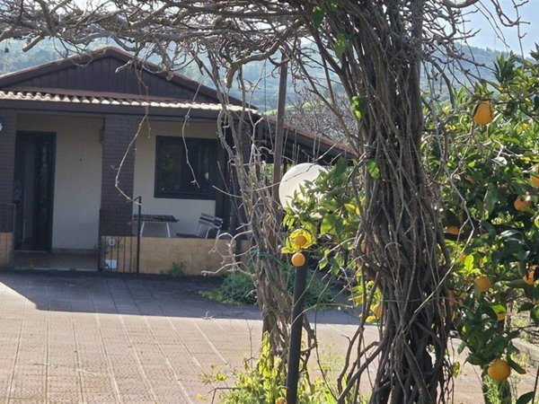 casa indipendente in vendita a Campofelice di Roccella