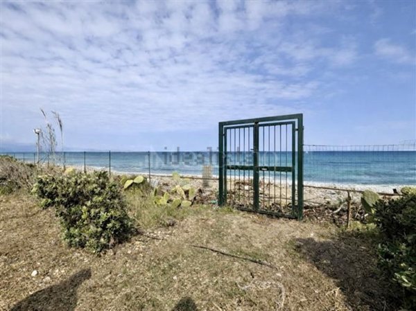 casa indipendente in vendita a Campofelice di Roccella