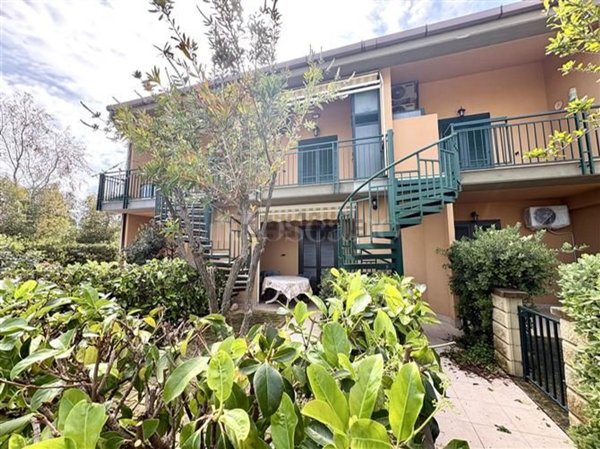 casa indipendente in vendita a Campofelice di Roccella